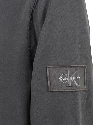 FELPA UOMO CON CAPPUCCIO 350TERRY BADGE  - CALVIN KLEIN JEANS <BR/> LV04RJ202G 8MN PIRATE BLACK CALVIN KLEIN 