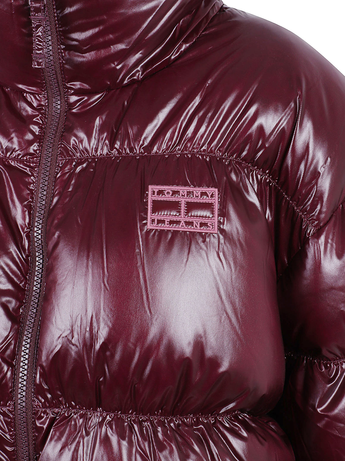 GIACCA DONNA IMBOTTITA TJW HIGH NECK SHINY PUFFER - TOMMY JEANS<BR/> DW0DW23423 V11 CALYPSO BERRY TOMMY HILFIGER 